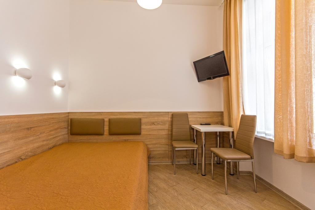 Mini Smart Apartments On Shpytalna 13- Economy Apartment Львов Экстерьер фото